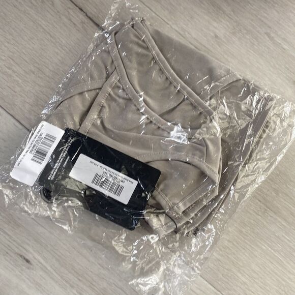 PrettyLittleThing Stone Stretch Woven Cut Out Front Racer Top Size 4 in Grey NWT - Picture 6 of 6